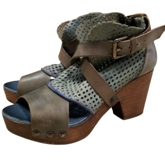 FREE PEOPLE Rendering Perforated Leather Buckle Heel Platform Clogs Boho 7.5 - Picture 1 of 14